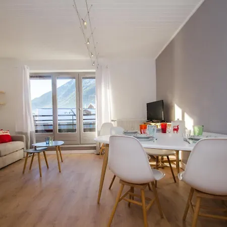 Appartement Spacieux T3 Lumineux à Chamonix, Balcon Vue Vallée, Parking, Proche Centre, Animaux Acceptés. - Fr-1-343-237